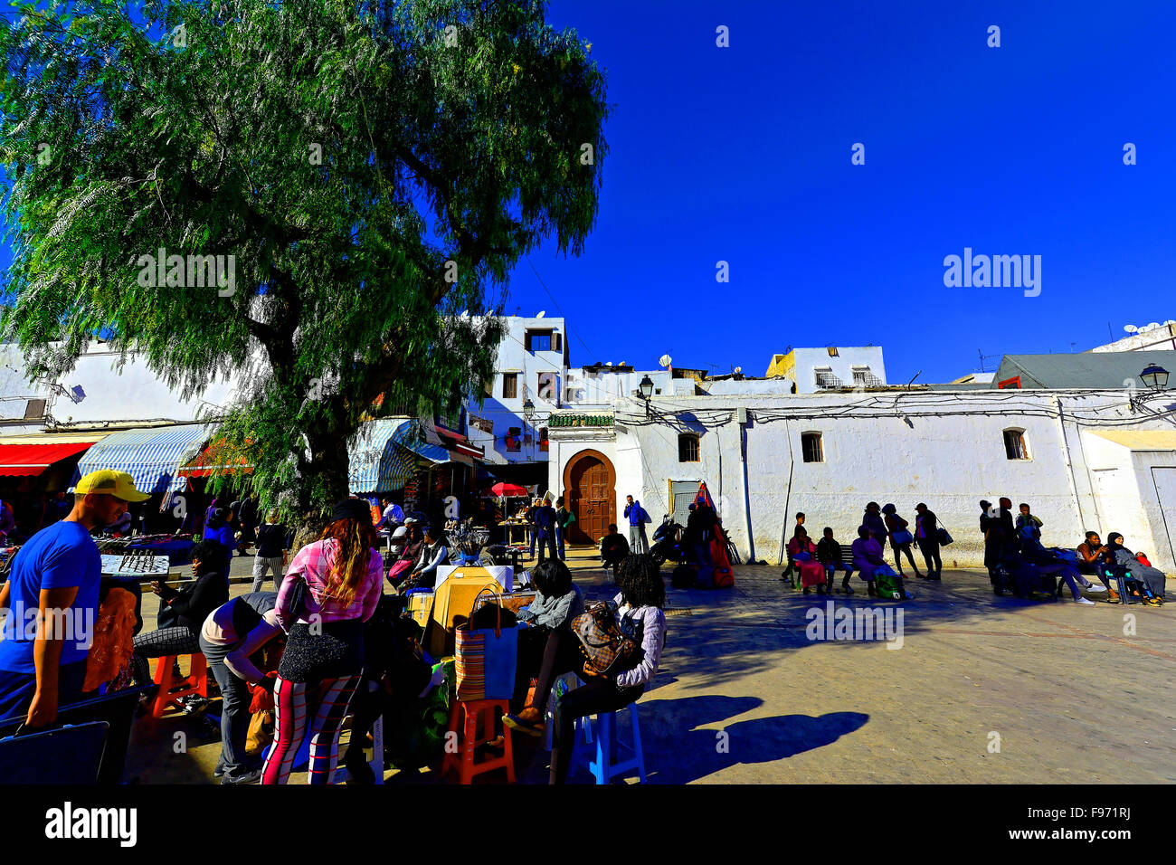 Casablanca in Marocco la vecchia medina negozi locali si spegne Foto Stock