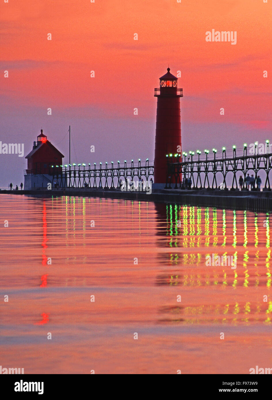 Il lago Michigan faro al tramonto Foto Stock