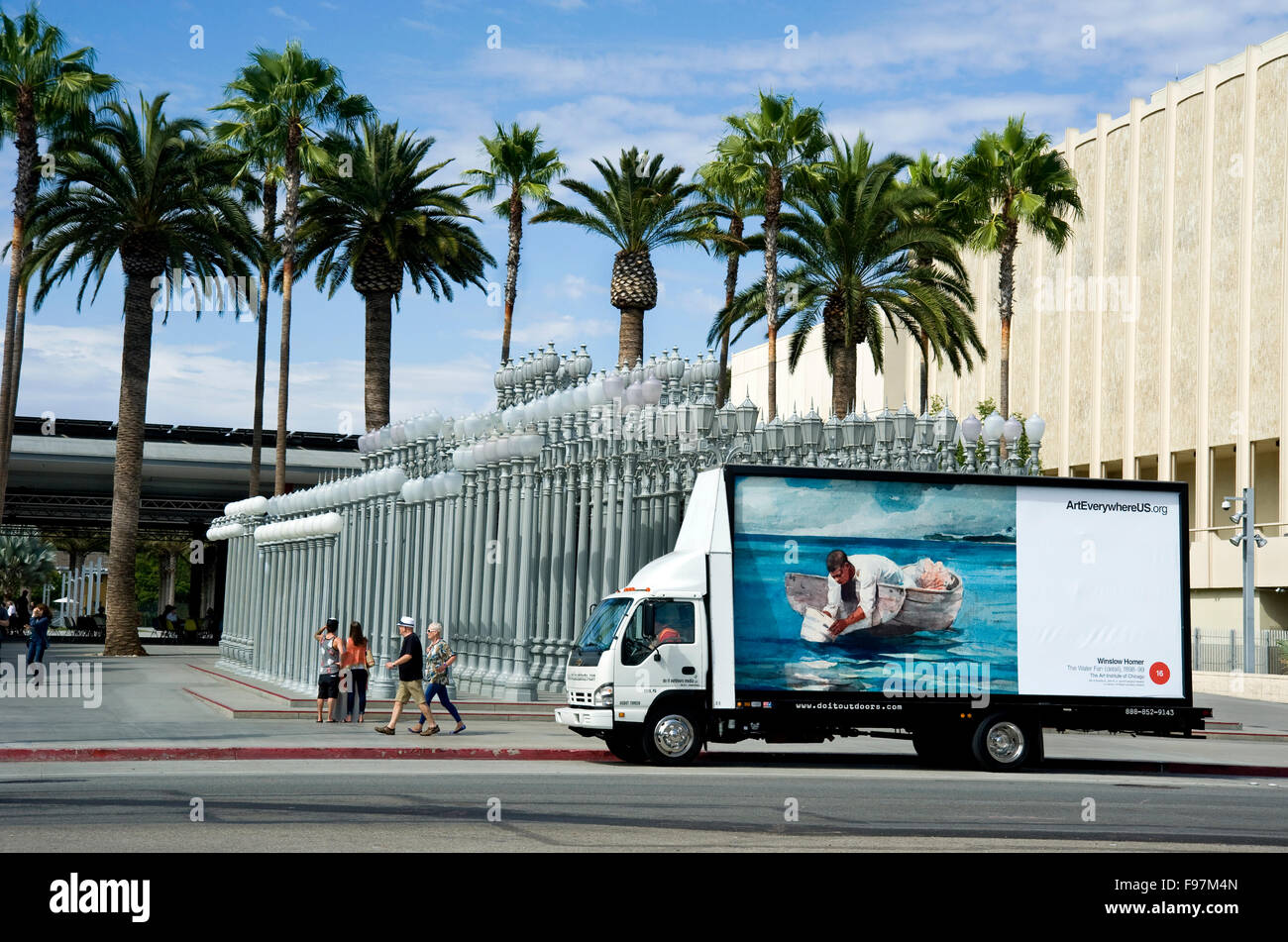 Un Winslow Homer pittura appare su un tabellone mobile guidando lungo il Wilshire Blvd. nei pressi del Los Angeles County Museum of Art durante l'arte ovunque evento in Los Angeles, CA. Foto Stock