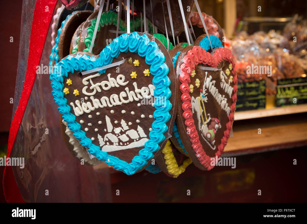 Pressione di stallo di natale con la caramella cuori con auguri di Natale su di esso Foto Stock