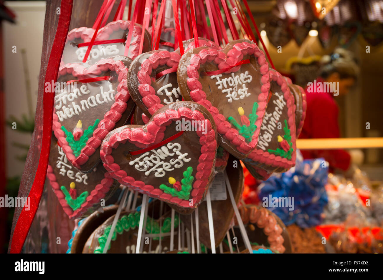Pressione di stallo di natale con la caramella cuori con auguri di Natale su di esso Foto Stock