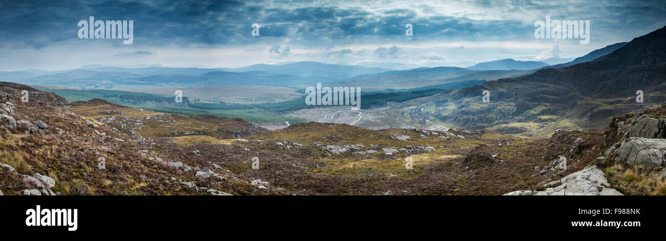 Paesaggio autunnale immagine da montagne guardando attraverso la campagna Foto Stock