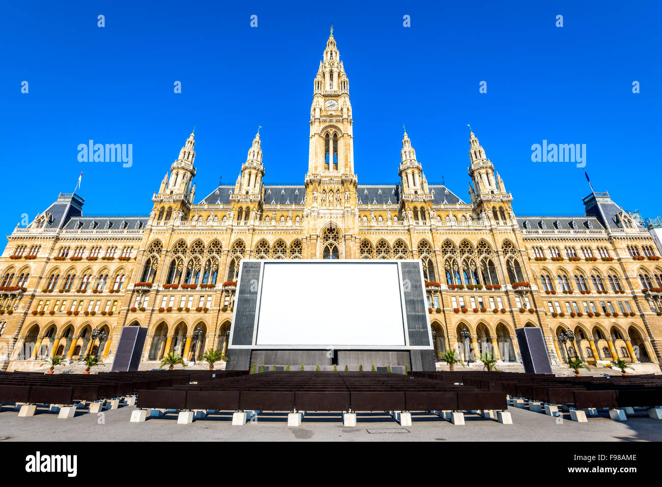 Vienna, Austria. L'esterno del Rathaus di Vienna che serve come il Municipio. Foto Stock