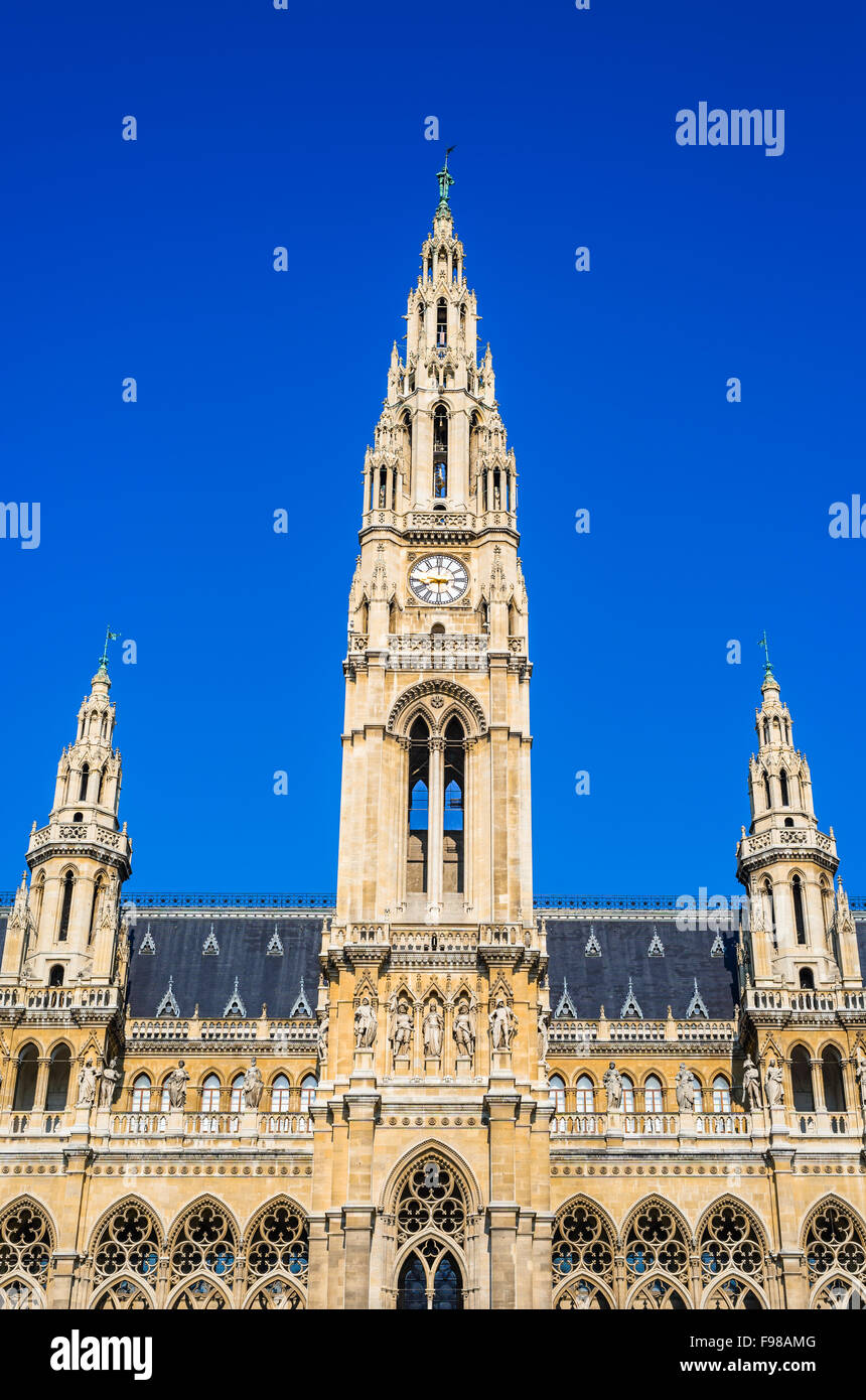 Vienna, Austria. L'esterno della parte di Rathaus di Vienna che serve come il Municipio. Foto Stock