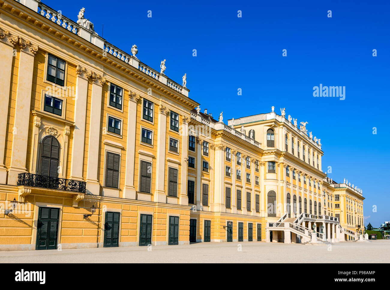 Austria. Palazzo di Schonbrunn a Vienna. Si tratta di un ex imperial 1,441-camera Rococo residenza estiva nella moderna Wien. Foto Stock