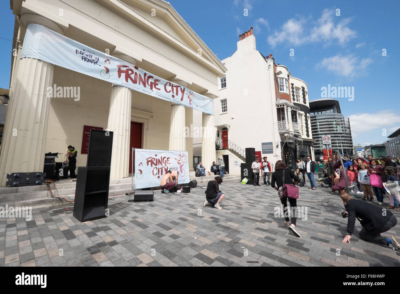 Artisti di strada al Brighton Fringe Festival nel 2015 Foto Stock