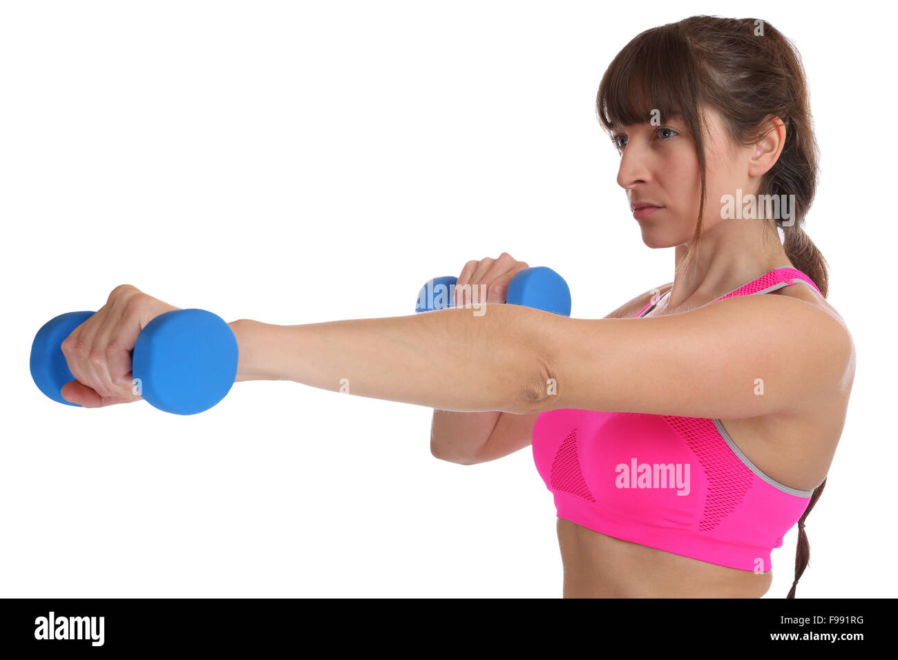 Potenza resistenza forte allenamento fitness donna alla formazione sportiva con manubri isolato su uno sfondo bianco Foto Stock