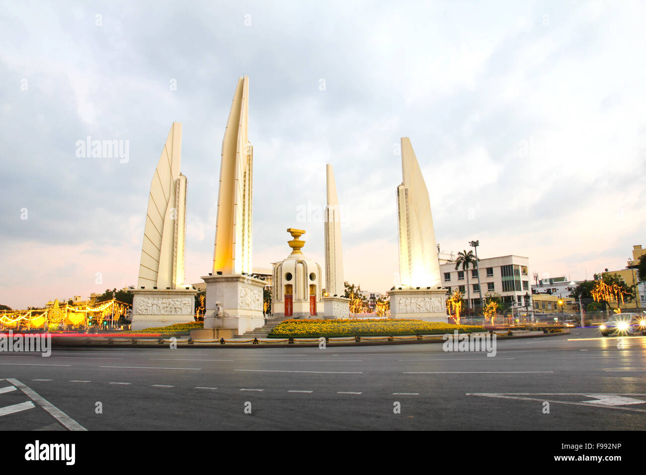 La democrazia un monumento al tramonto, Bangkok, Thailandia. Foto Stock