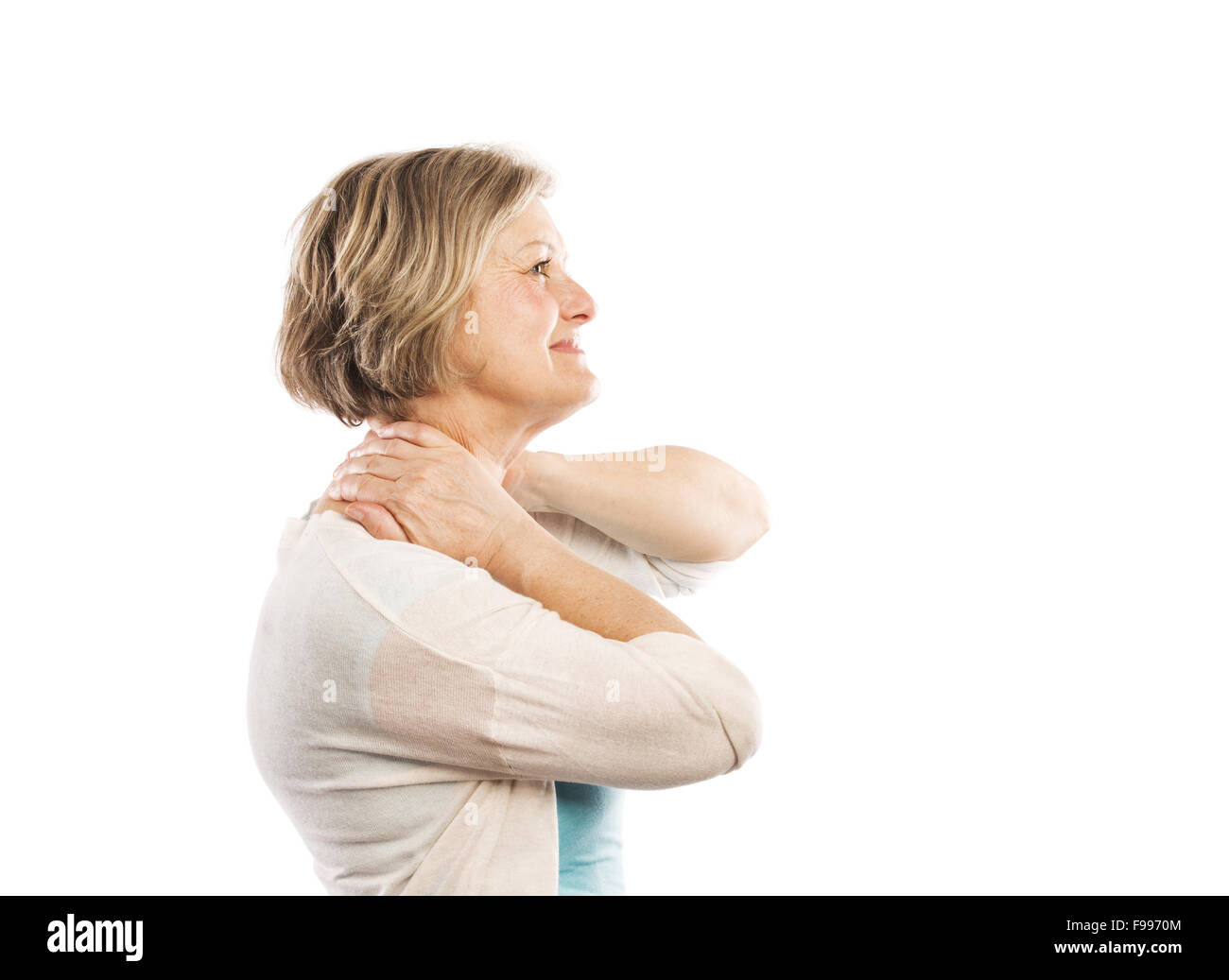 Senior donna che soffrono di dolore al collo, isolato su sfondo bianco Foto Stock