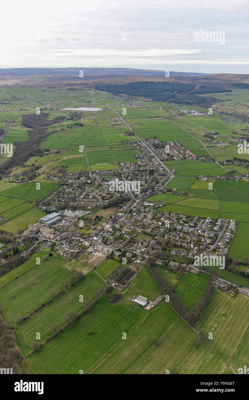 Una veduta aerea della Holme Valley Village di Scholes, luogo di nascita di Roy Castle Foto Stock