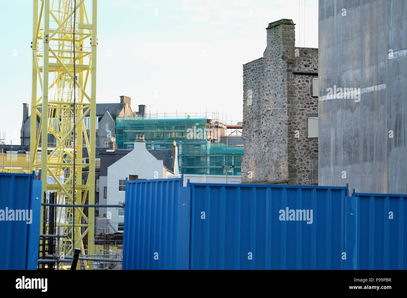 Piazza marischal sviluppo storico circostante Provost Skene's House nel centro di Aberdeen Scotland, dicembre 2015. Foto Stock