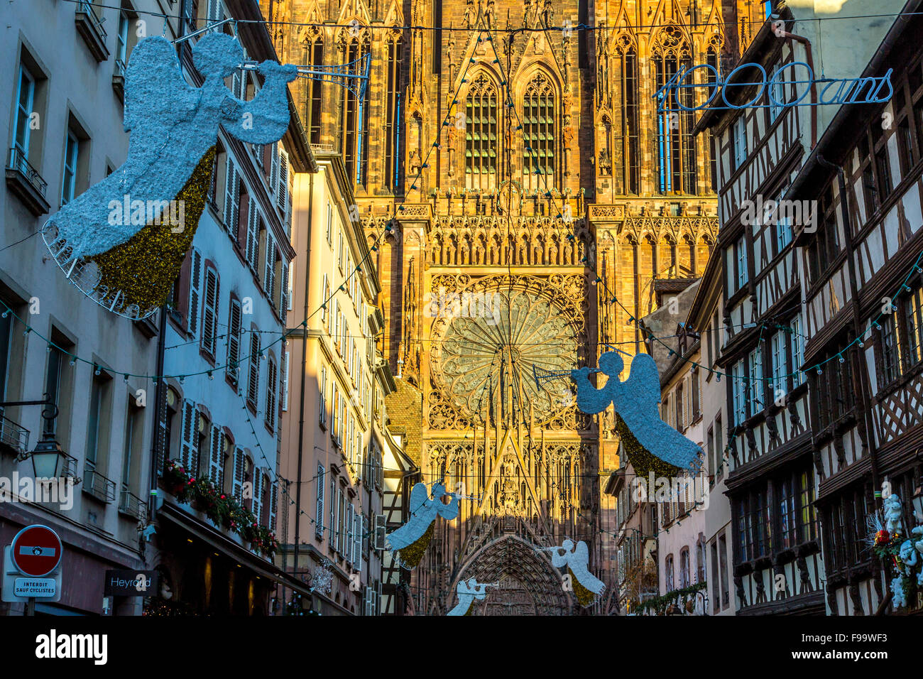 Cattedrale di Nostra Signora, la chiesa in stile gotico palazzo nel centro storico di Strasburgo, Alsazia, Francia Foto Stock