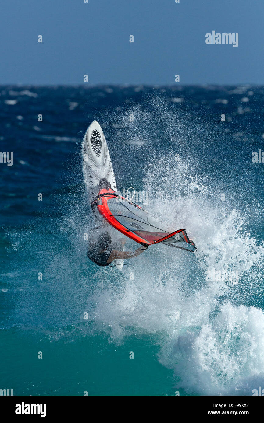 Wind Surfer wave jumping, Esperance, Western Australia. Foto Stock