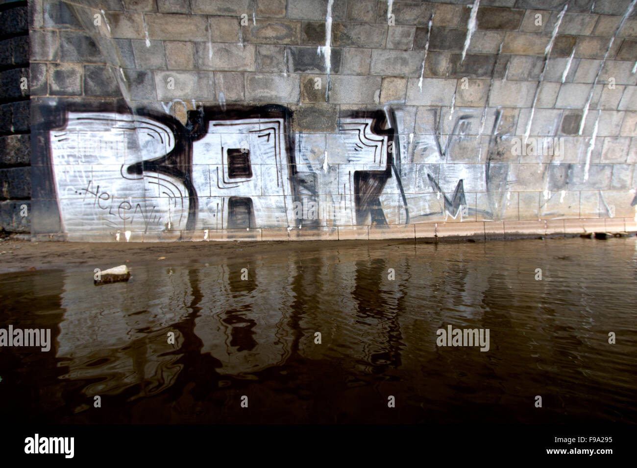 Graffiti sotto il ponte della legione Foto Stock