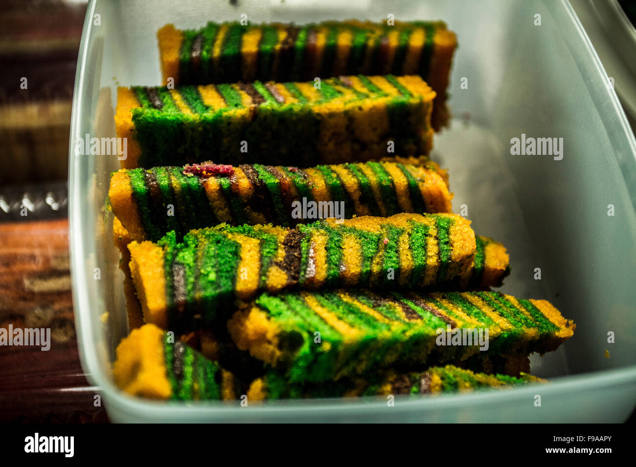 Vivacemente colorato di pezzi di torta Foto Stock