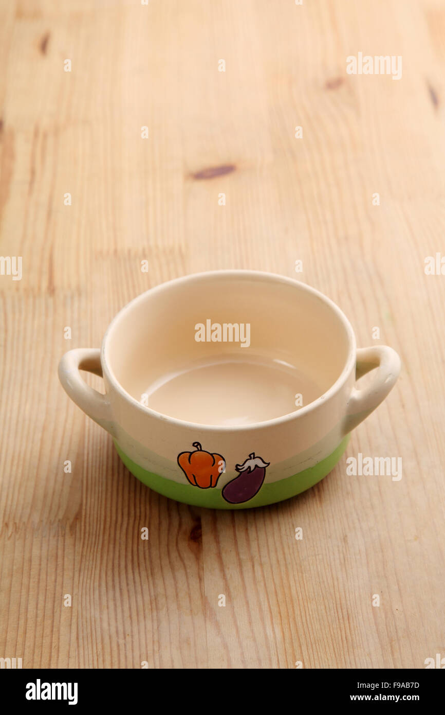 Il colore marrone Soup Bowl con maniglia Foto Stock