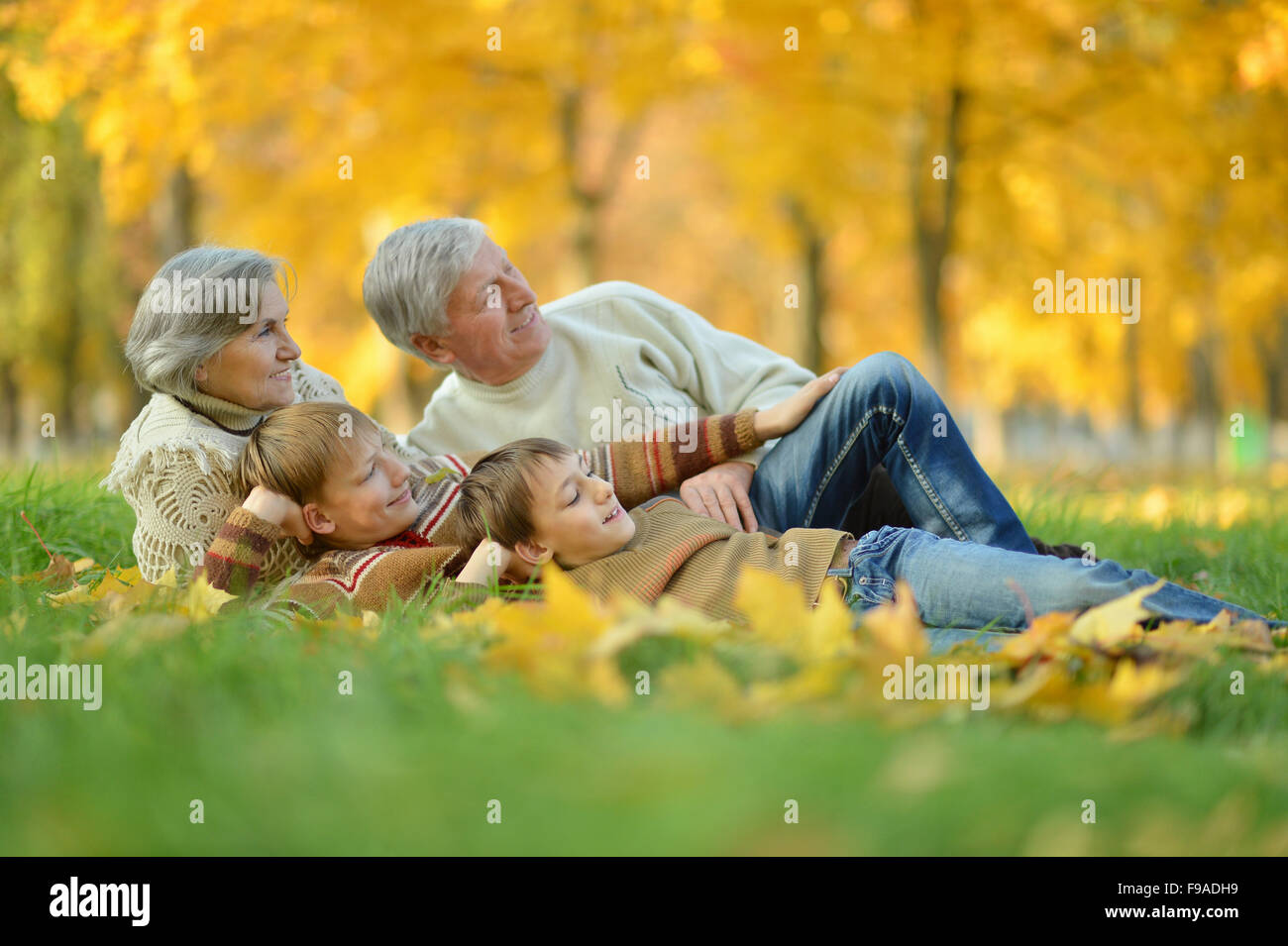 Nonni e nipoti Foto Stock