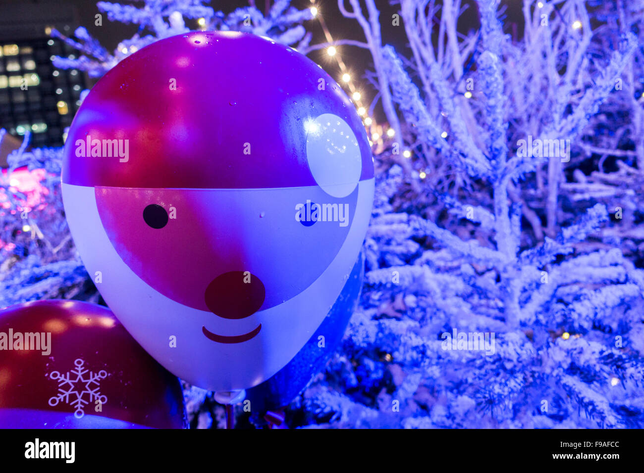 Lunar Lookout - inverno terrazza sul tetto con la neve, Santa e gli alberi di Natale - , John Lewis, Oxford Street, Londra, 2015. Foto Stock