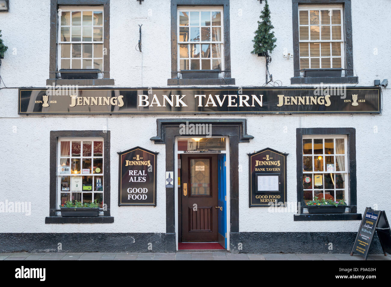 La Banca Tavern pub di proprietà di Jennings Brewery in Keswick Lake District Cumbria Regno Unito Foto Stock