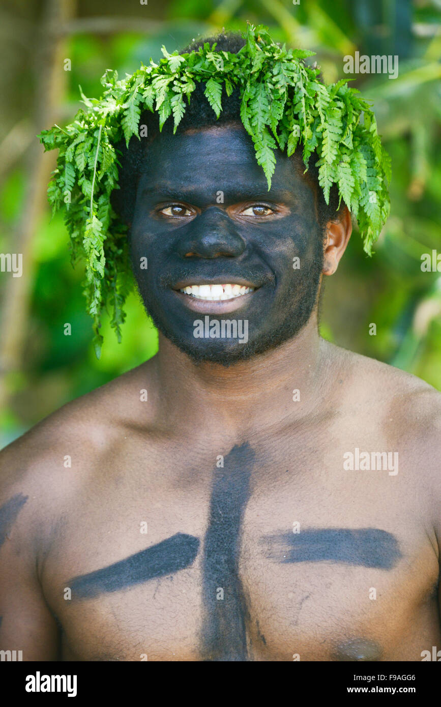 Giovane uomo in abito tradizionale, Lelepa Island, Vanuatu, Melanesia Foto Stock