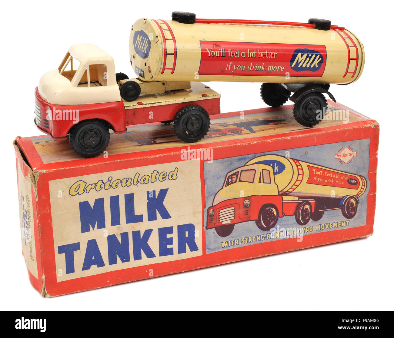 Wells-Brimtoy latte articolato camion cisterna giocattolo per bambini è Foto Stock Wells-Brimtoy latte articolato camion cisterna giocattolo per bambini è Foto Stock