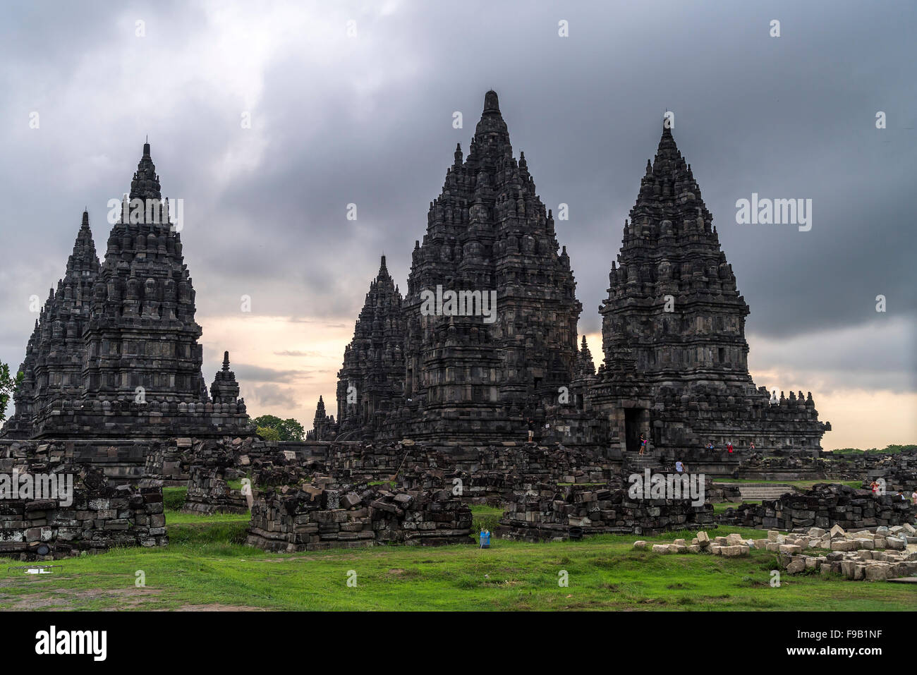 Il 9° secolo tempio indù composto Candi Prambanan nel centro di Giava, in Indonesia, in Asia Foto Stock