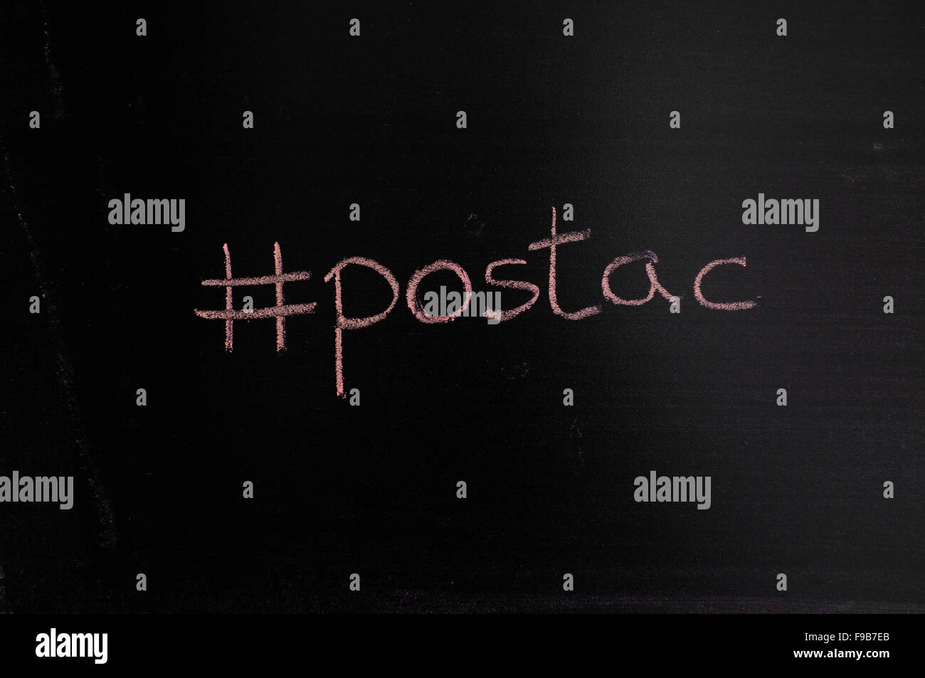 #Postac scritti su una lavagna in gesso. Foto Stock