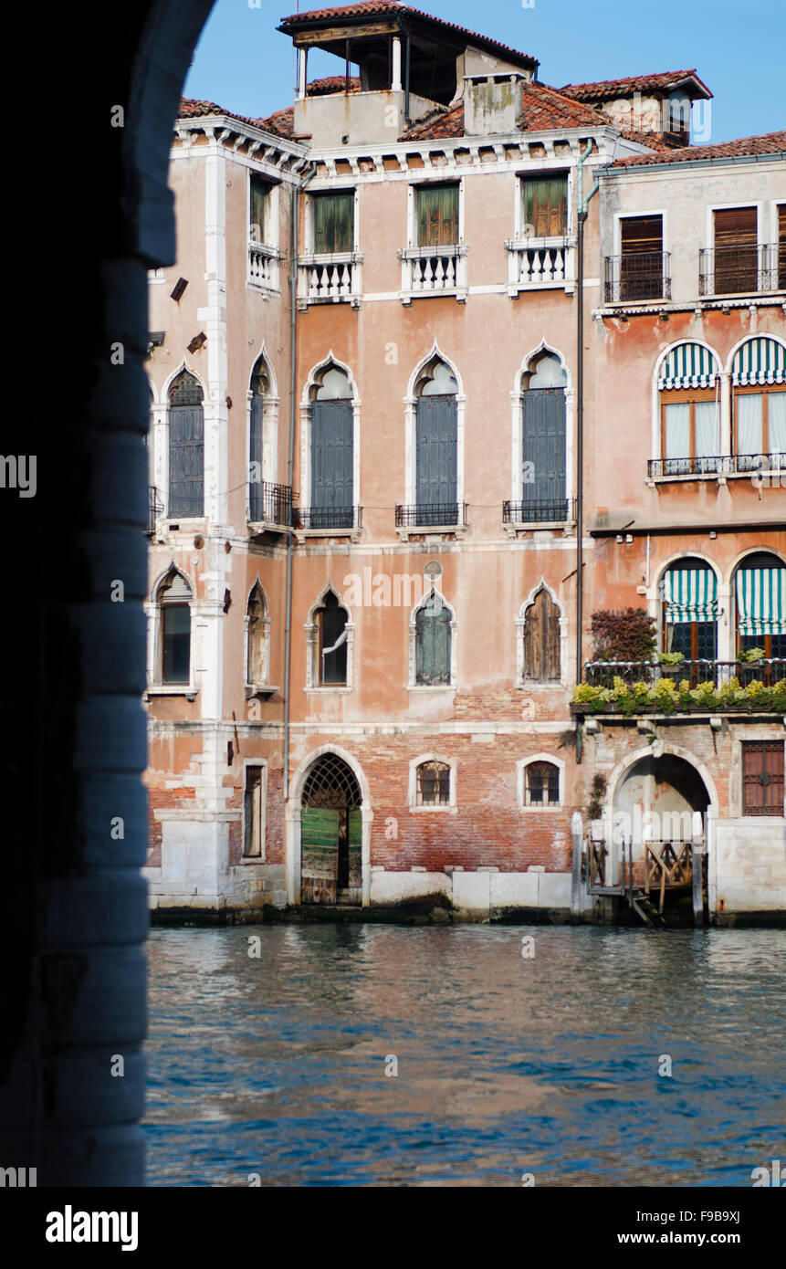 Canal e palazzi di Venezia Foto Stock