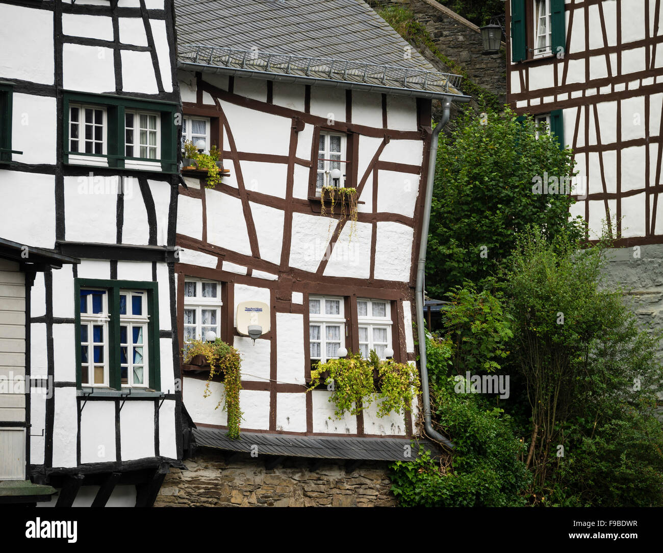 Vecchio semi-case con travi di legno nella città di Monschau / regione Eifel / Germania. Foto Stock