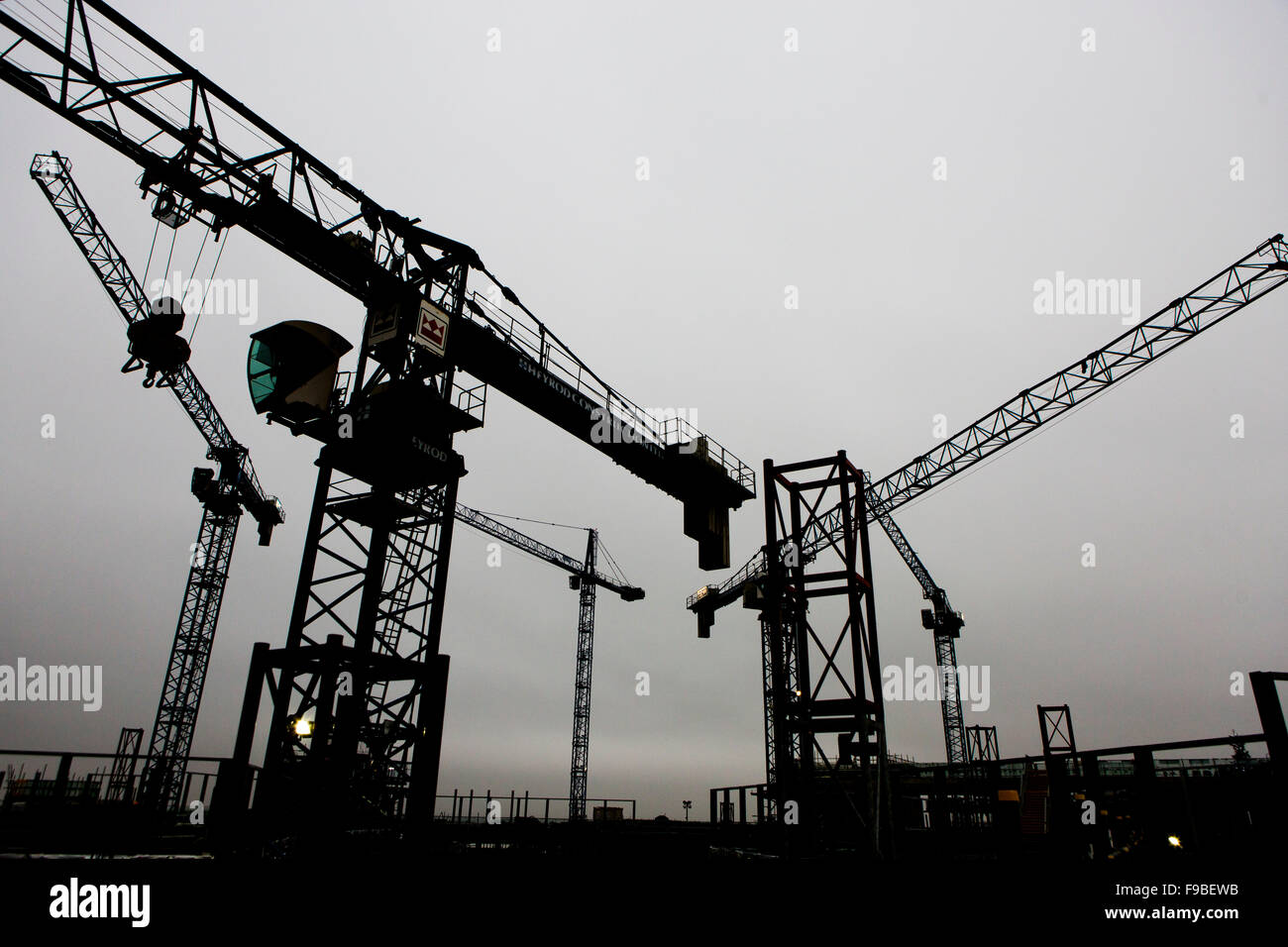 Costruzione delle gru a torre in Liverpool , Regno Unito Foto Stock