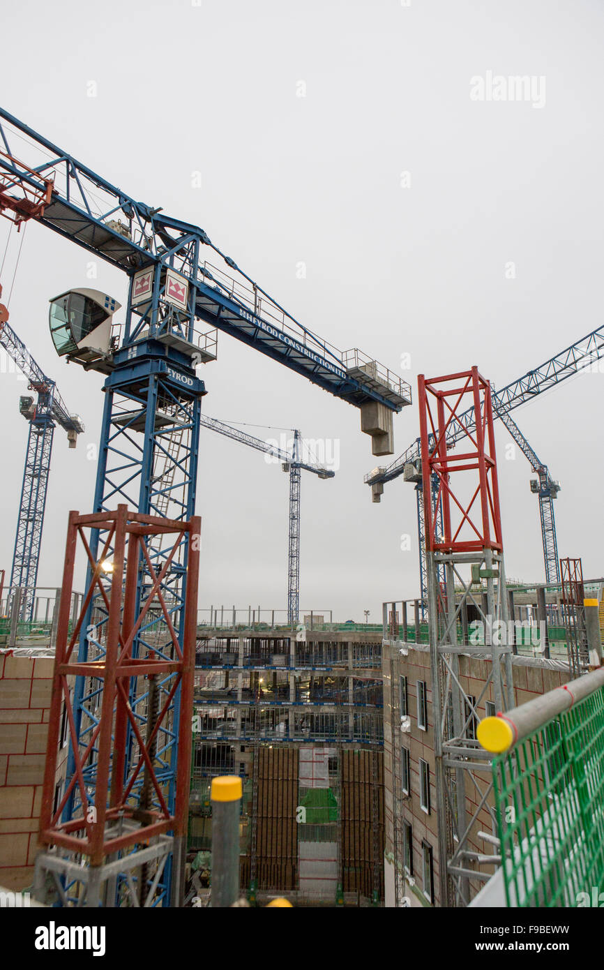 Costruzione delle gru a torre in Liverpool , Regno Unito Foto Stock