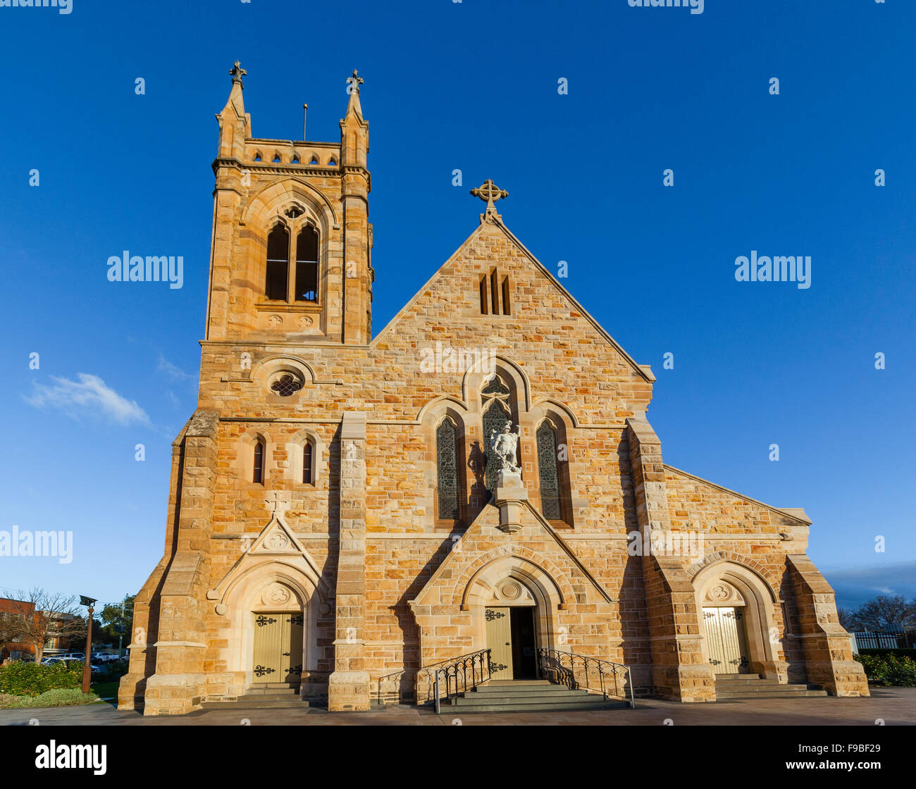 Australia, Nuovo Galles del Sud, Riverina, Wagga Wagga, vista del gotico in stile Rivival St. Michael's Cathedral Foto Stock