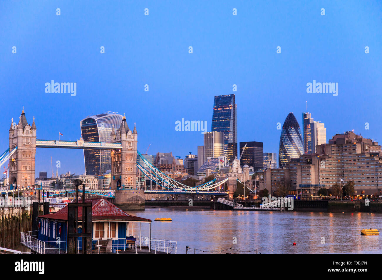 Lo skyline di Londra nelle prime ore del mattino Foto Stock