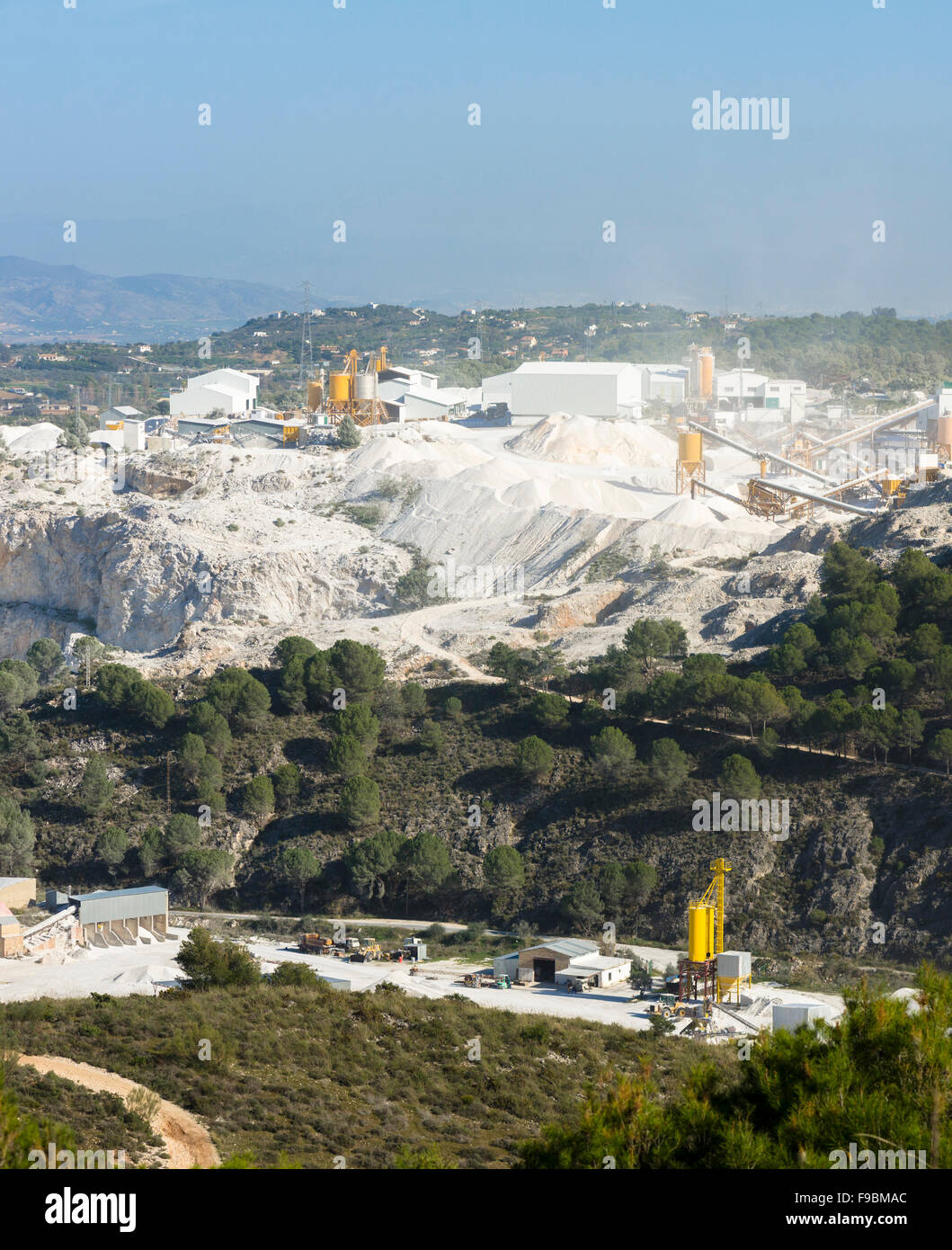 Sabbia e ghiaia, dolomite cava, impianto di scavo in moneta, Spagna meridionale, provincia di Malaga, Andalusia. Foto Stock