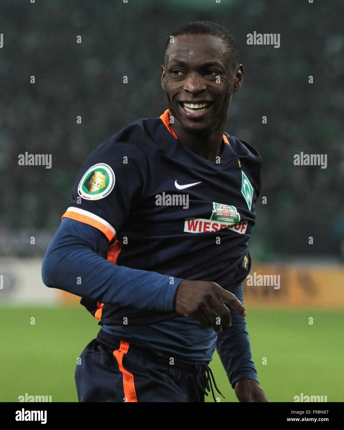 Moenchengladbach, Germania. Il 15 dicembre, 2015. Calcio, DFB Cup, ultimi 16, Borussia Moenchengladbach vs Werder Brema, Moenchengladbach, 15.12.2015: Anthony Ujah (Brema) celebra. Credito: Juergen schwarz/Alamy Live News Foto Stock