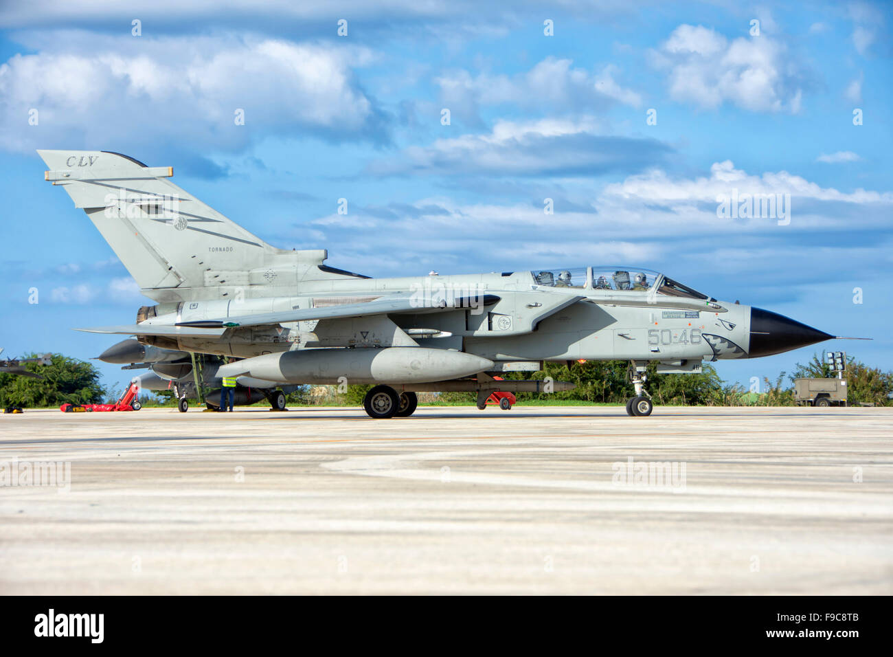 Una forza aerea italiana Tornado ECR a Trapani Air Base, Italia, durante l'esercitazione NATO Trident frangente 2015. Foto Stock
