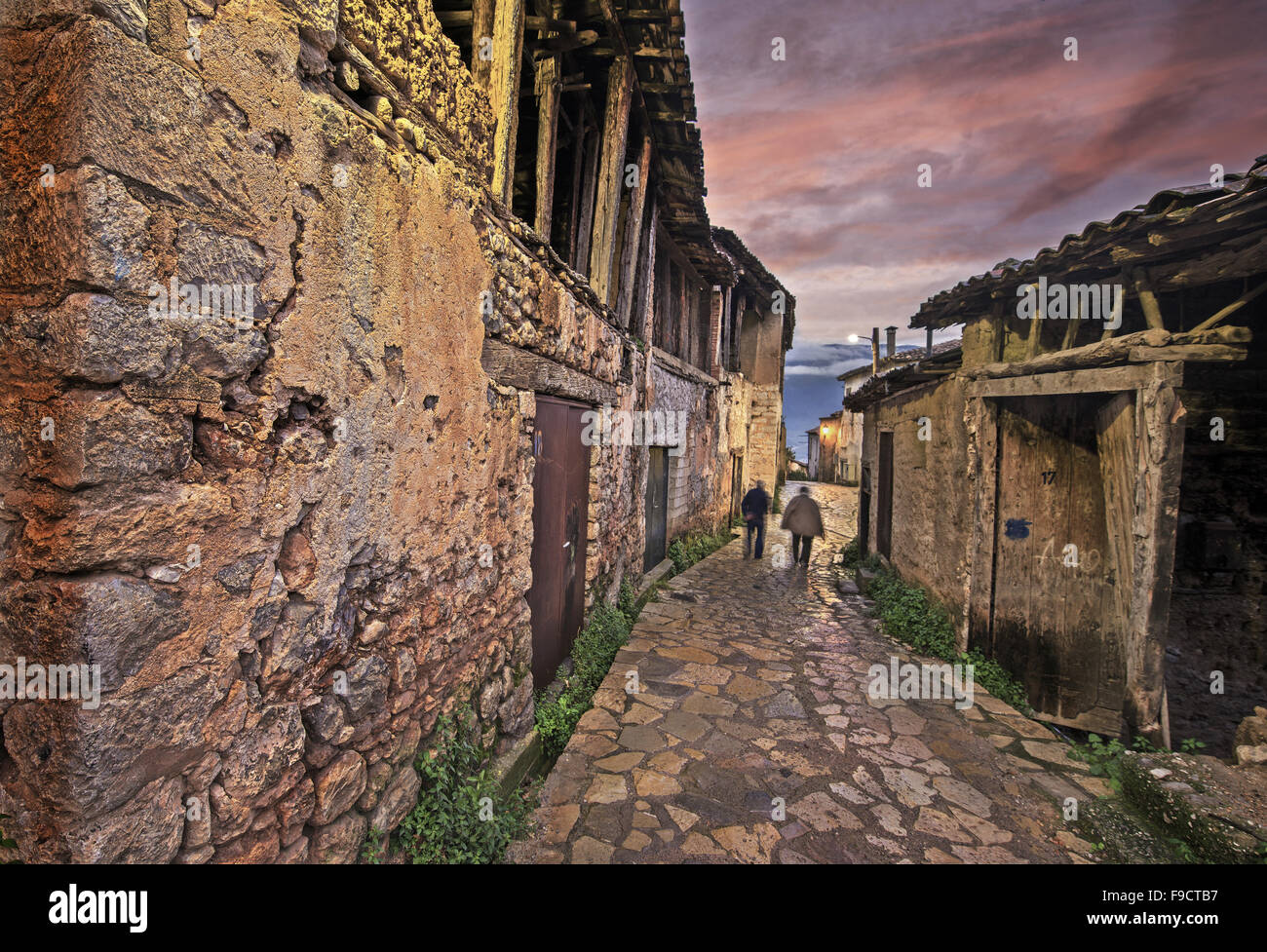 Tramonto nelle stradine della Harmena, il tannerers vecchio quartiere trovato nella città di Amfissa, nella regione di Grecia FOCHIDA, GRECIA CENTRALE Foto Stock