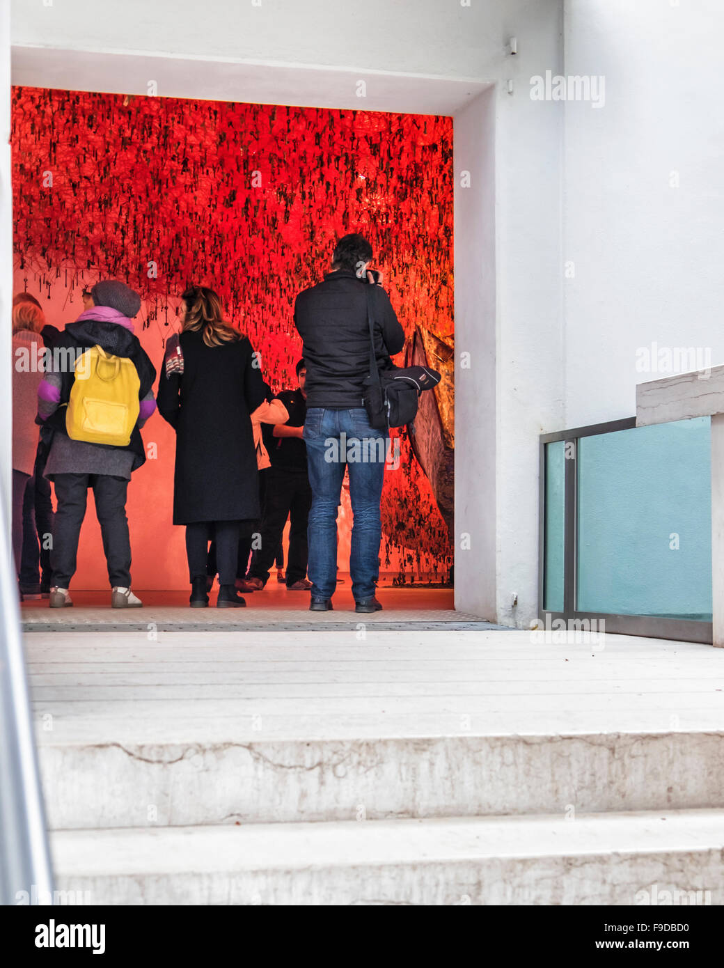 Chiharu Shiota 'la chiave in mano' presso il padiglione giapponese al 2015 56th Biennale di Venezia curata da Okwui Enwezor.La Biennale di Venezia Foto Stock