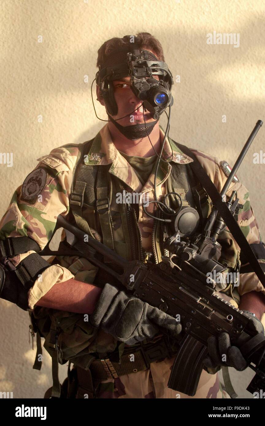 Italiano di un intervento militare in Iraq (10/2004), 185th. rgt. paracadutisti RAO (target ricognizione e acquisizione), airborne brigata Folgore Foto Stock