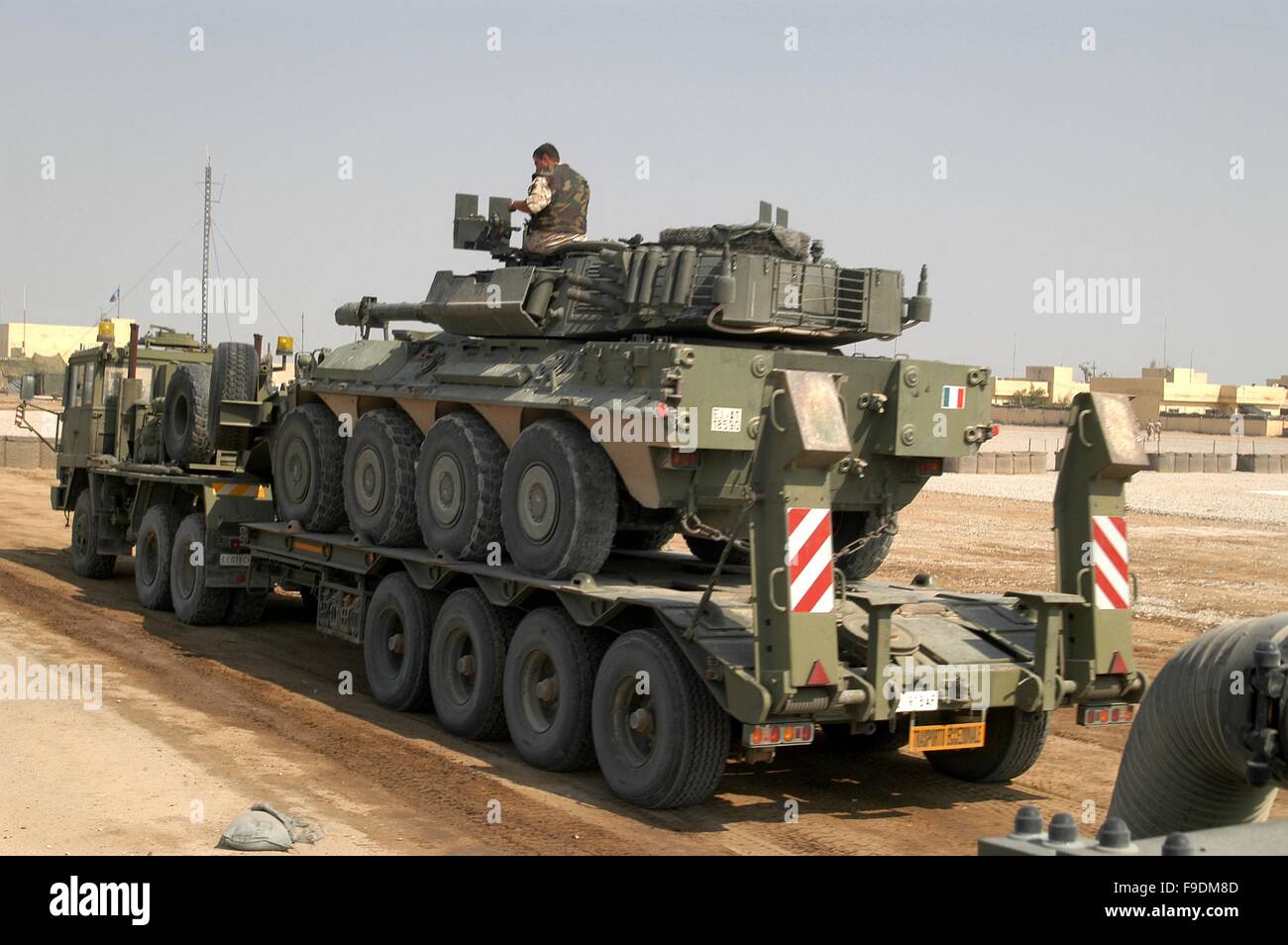Italiano di un intervento militare in Iraq (10/2004), pesanti, furgoni blindati Centauro di Camp Mittica caserma, vicino alla città di Nassiriya Foto Stock