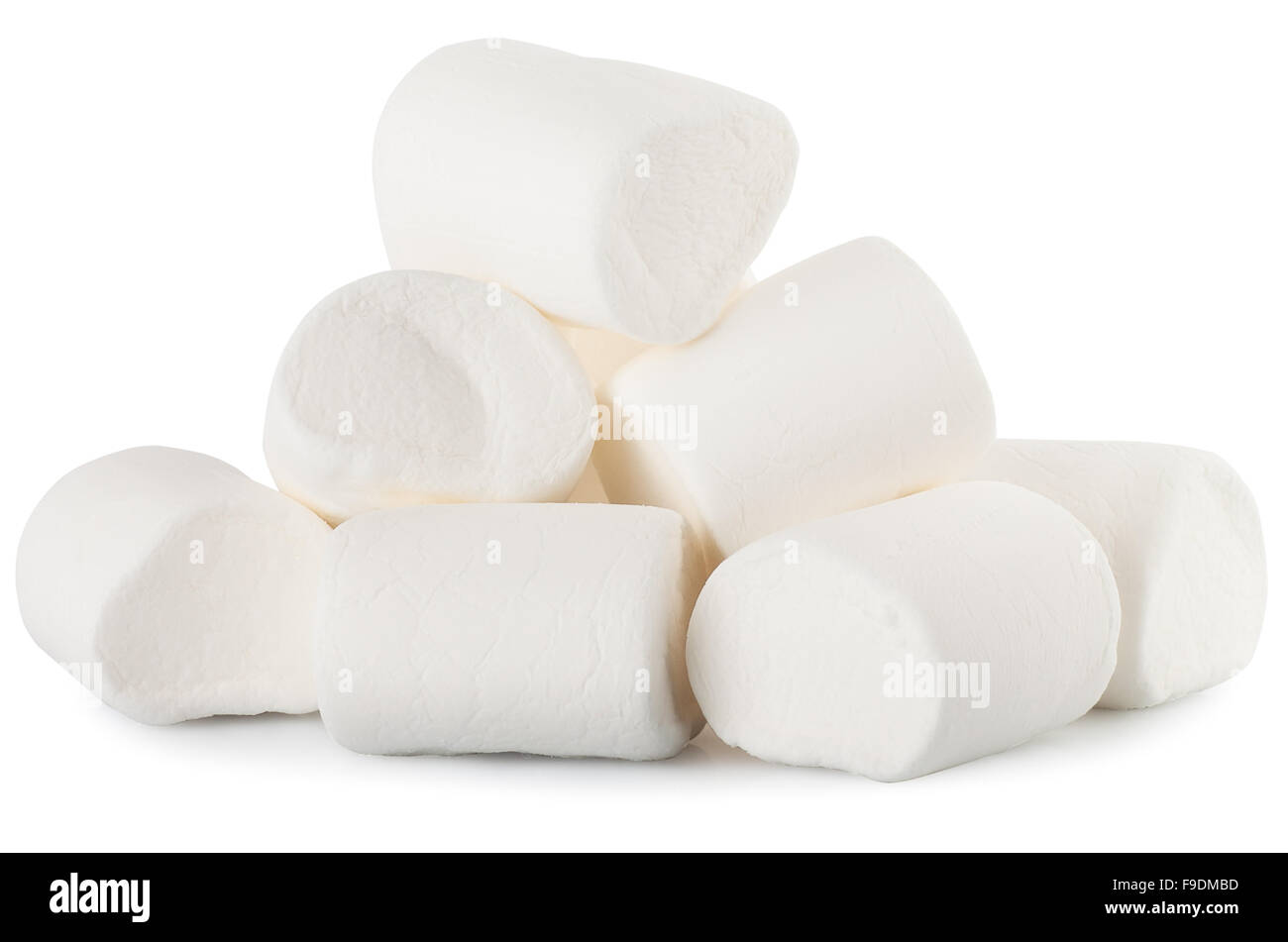 Cumulo di marshmallow isolati su sfondo bianco Foto Stock