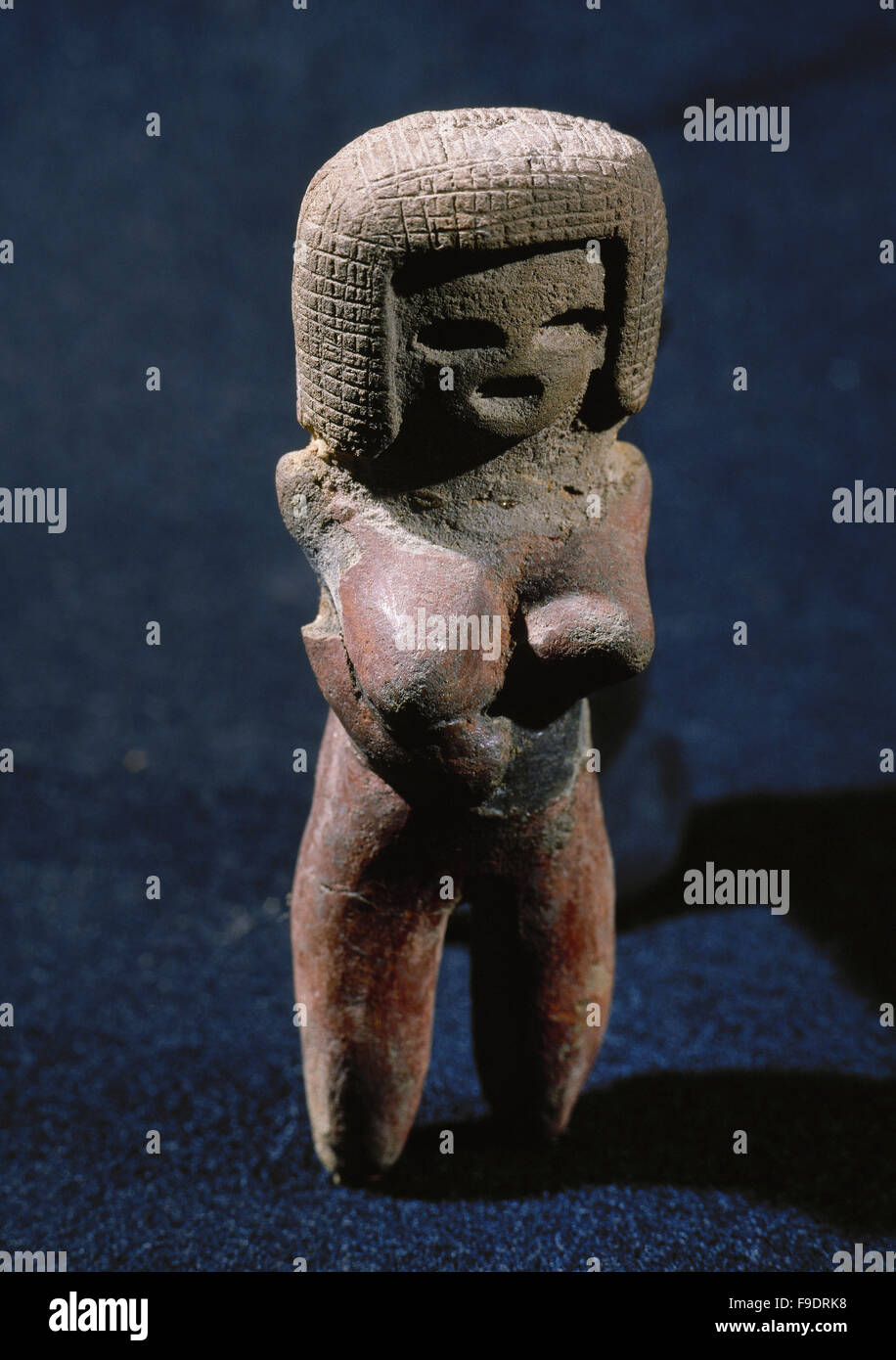 Arte precolombiana Valdivia cultura. Ecuador. 3500 BC-1800 BC. Statuetta di Venere. 8 x 12,5 cm. Dall'Ecuador. Collezione privata. Foto Stock
