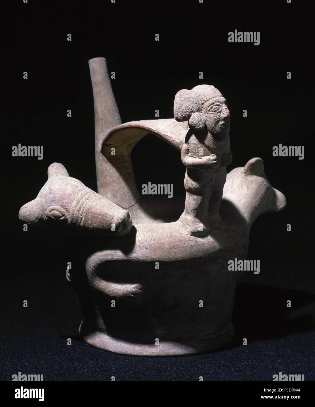 Arte precolombiana Pre-Incan. Cultura Moche. Nord del Perù. 100 DC-800 Annuncio. Lo sviluppo regionale epoca. Recipiente antropomorfo.18 x 18 x 11 cm. Dal Perù.collezione privata. Foto Stock