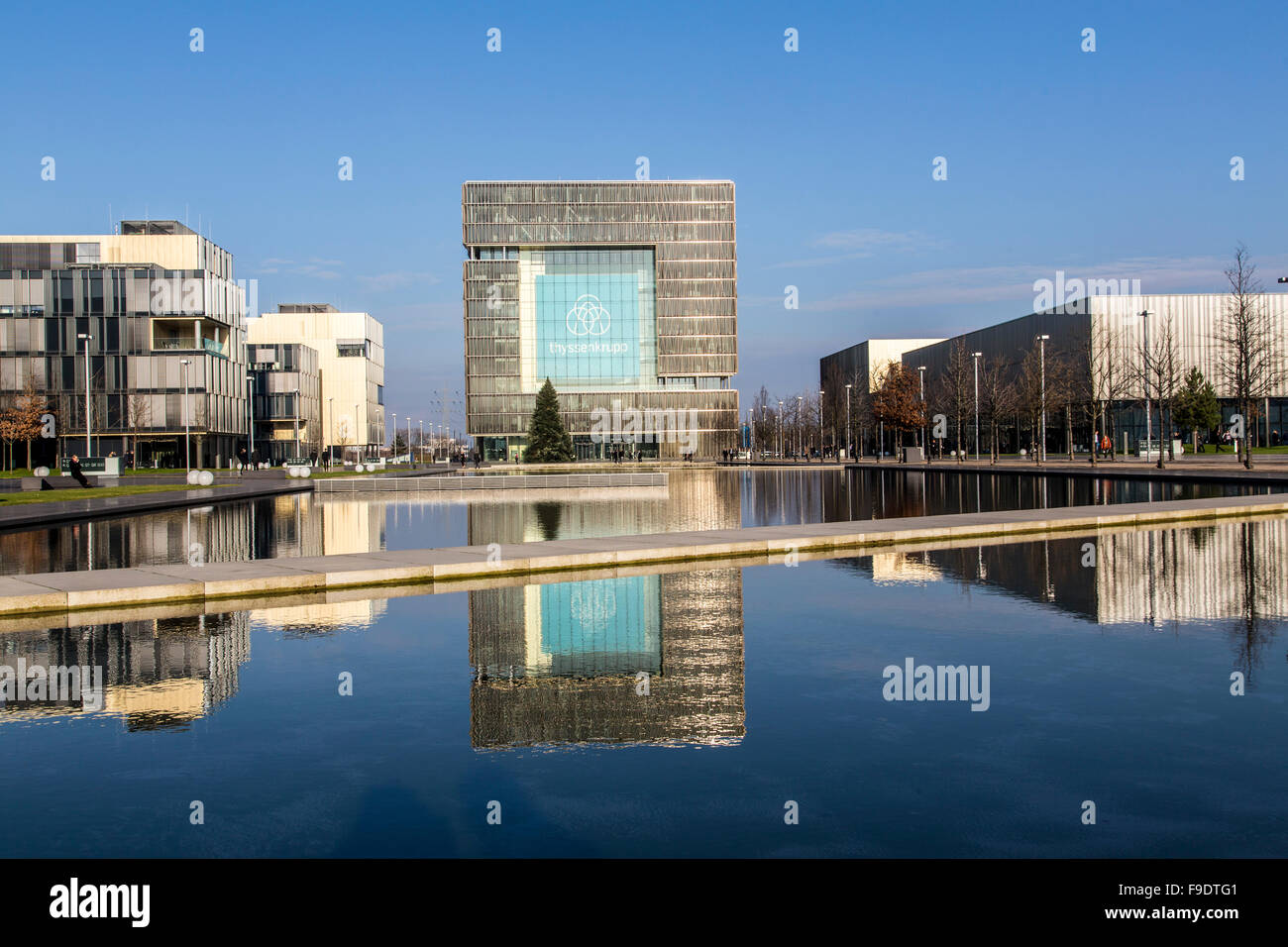 ThyssenKrupp la sede aziendale, con il nuovo logo della società, a Essen, Germania Foto Stock