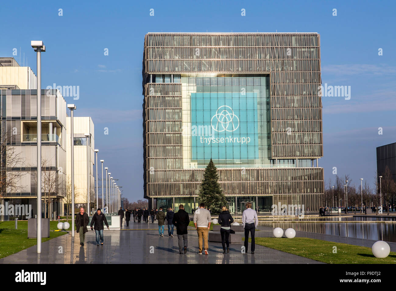 ThyssenKrupp la sede aziendale, con il nuovo logo della società, a Essen, Germania Foto Stock
