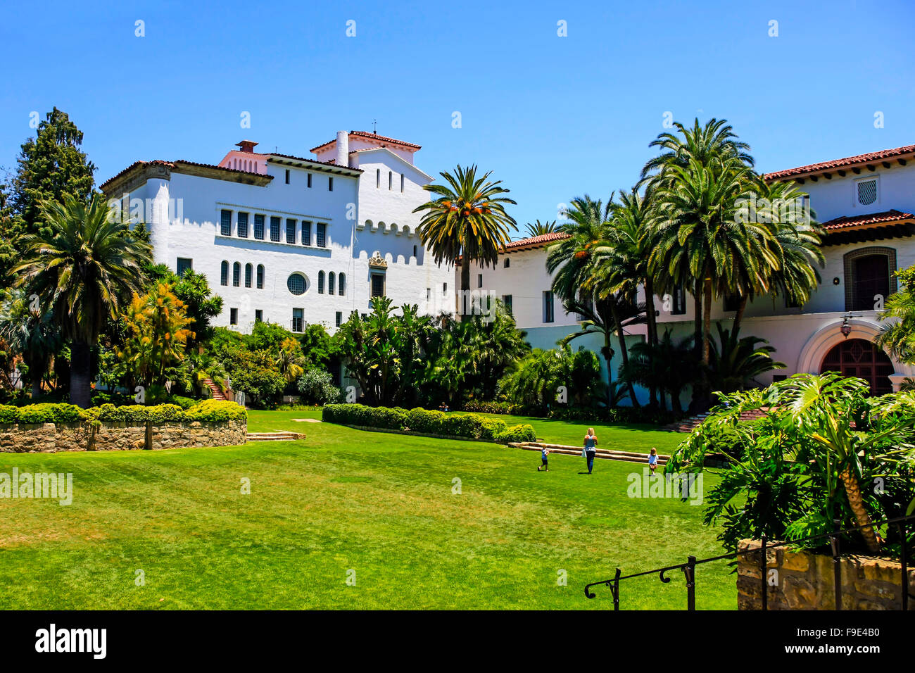 Di stile Spagnolo in Santa Barbara County Courthouse edificio su Anacapa St a Santa Barbara in California Foto Stock