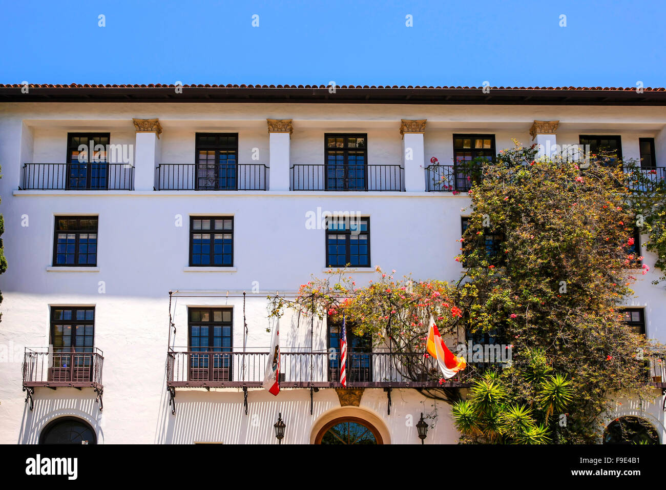 Di stile Spagnolo in Santa Barbara County Courthouse edificio su Anacapa St a Santa Barbara in California Foto Stock