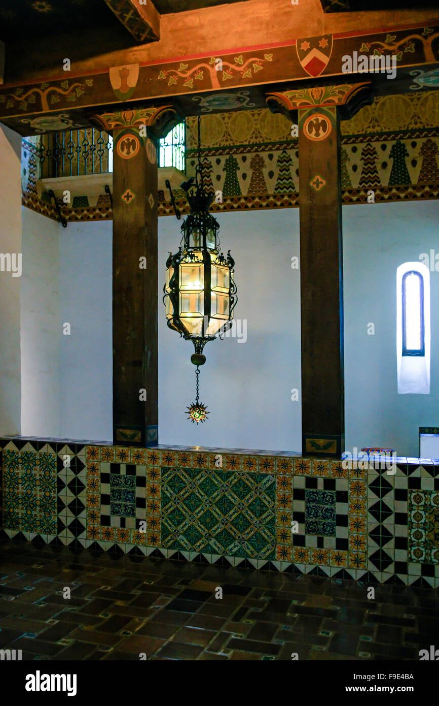 La spagnolo/design moresco influenza all'interno della Santa Barbara County Courthouse, Santa Barbara CA Foto Stock