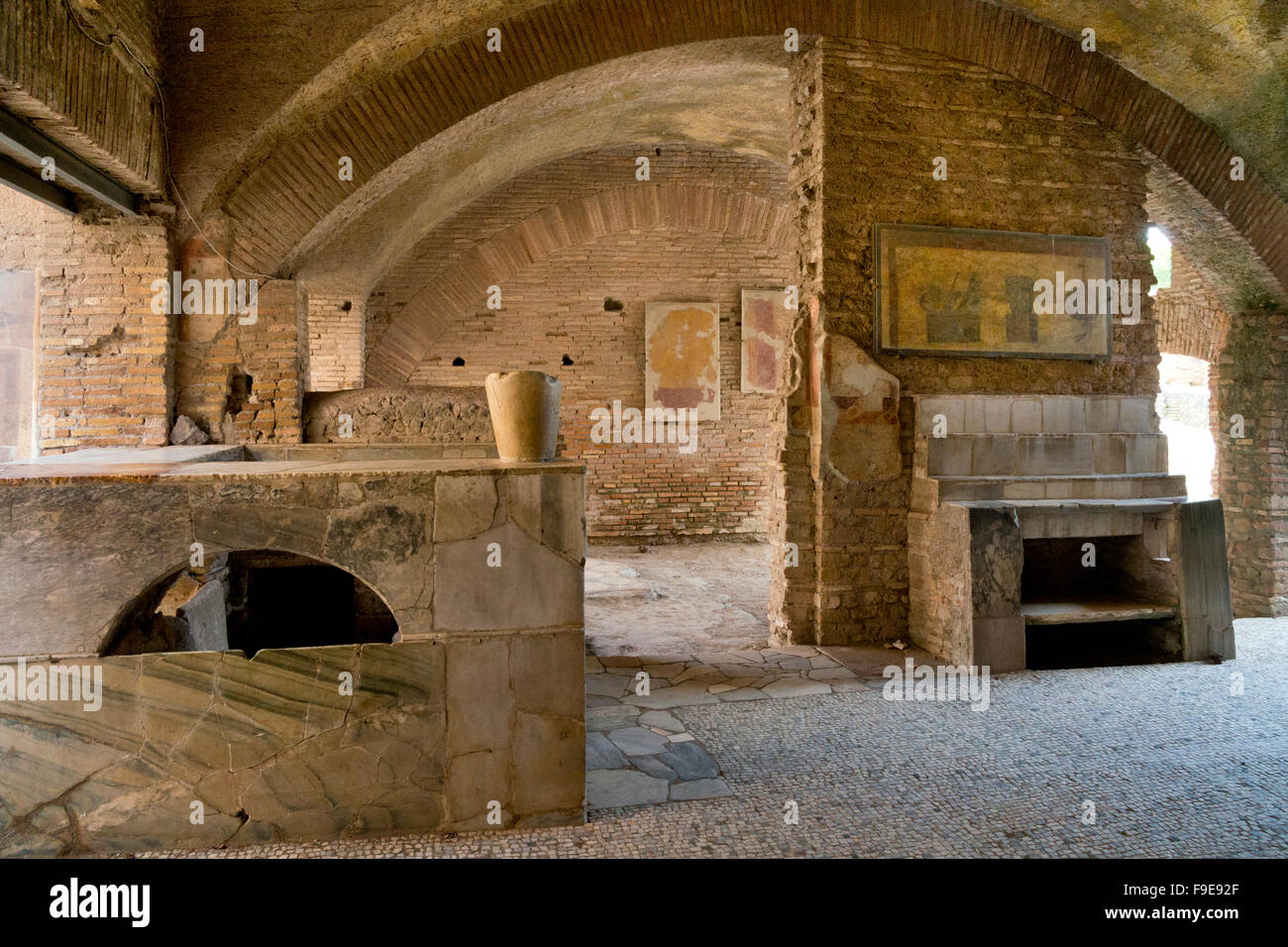 Thermopolium di Via di Diana (Taberna) nell'antico porto romano di Ostia (Roma, Italia, Europa Foto Stock