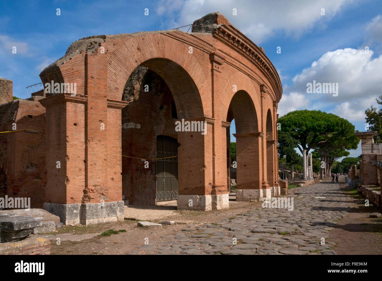 Teatro di Orchestra e Scaena in antico porto romano città di Ostia vicino a Roma, Italia Foto Stock